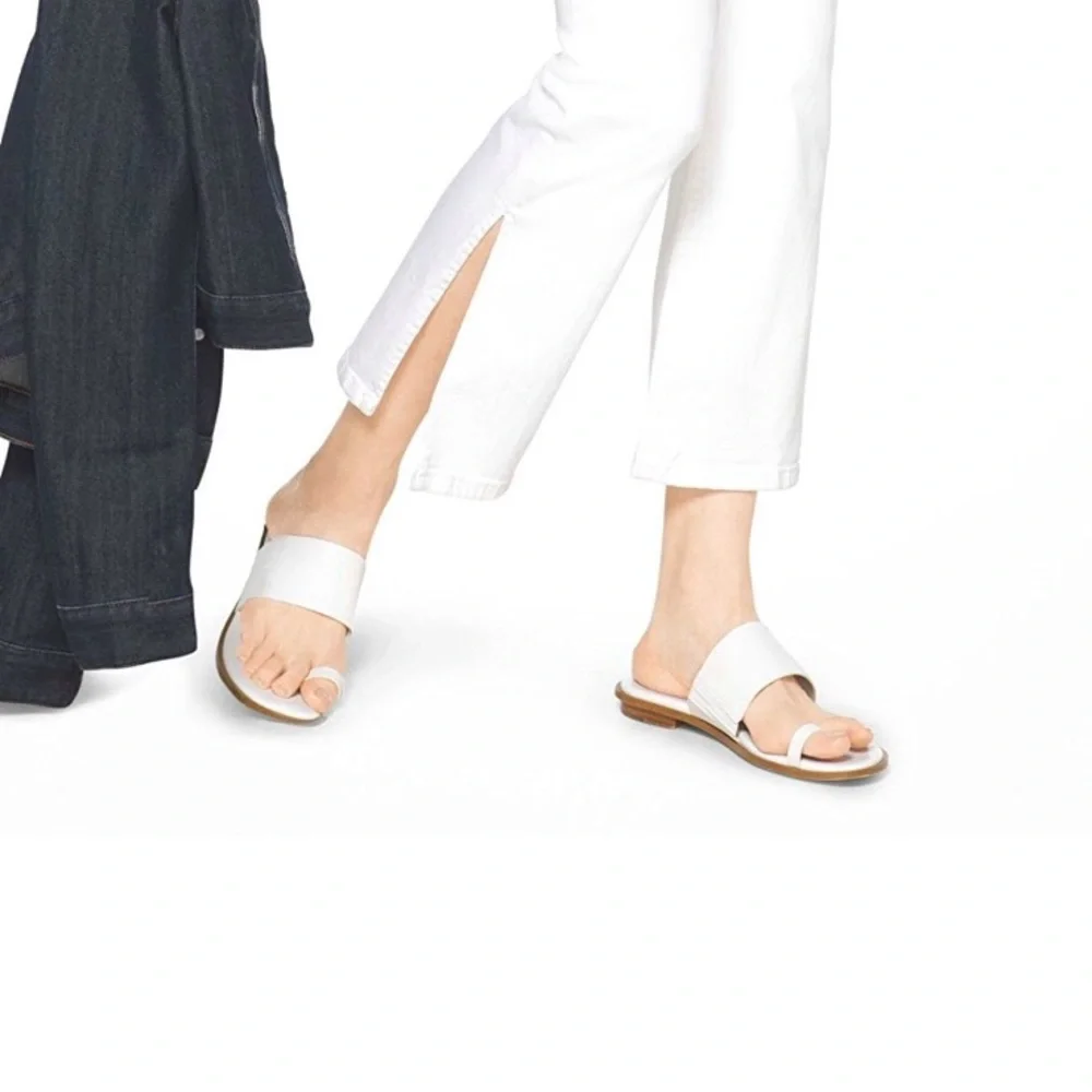 RARE VINTAGE! BRAND NEW/NIB Michael Kors Sonya Flat Toe Ring Sandal 8M/38 WHITE
